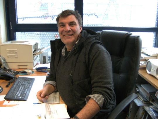 Doll Fahrzeugbau Nürnberg Inhaber im Büro