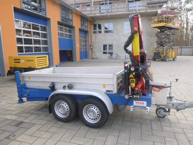 Tandemachs-Pritschenanhänger mit hydraulischem Ladekran