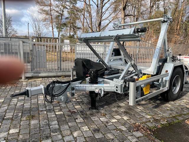 Kabeltrommelanhänger groß mit Motorantrieb