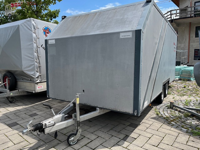 Tieflader Autotransporter mit Kofferaufbau