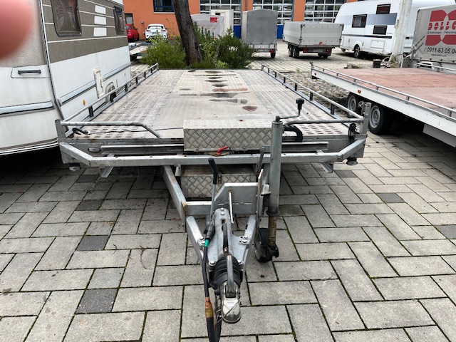 Hochlader Autotransporter mit E-Winde