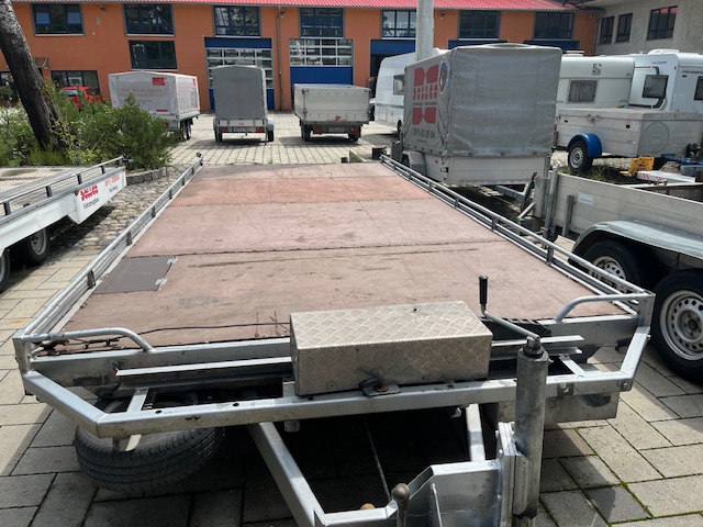 Hochlader Autotransporter mit E-Winde