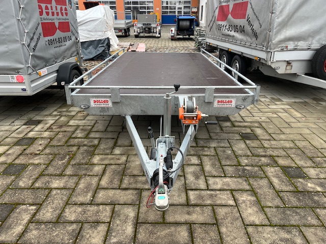 Hochlader Autotransporter mit Seilwinde