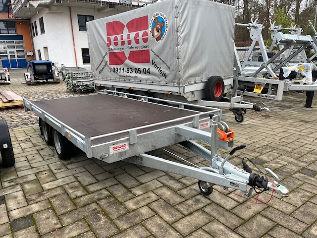 Hochlader Autotransporter mit Seilwinde